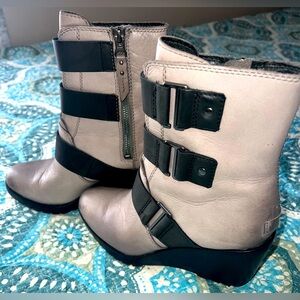 Women’s grey and black SOREL wedge booties in a size 6.5